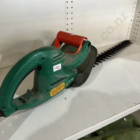 Electric hedge trimmer