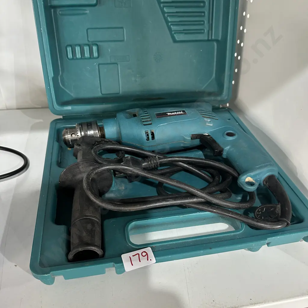 Makita hammer drill in case Image 1++