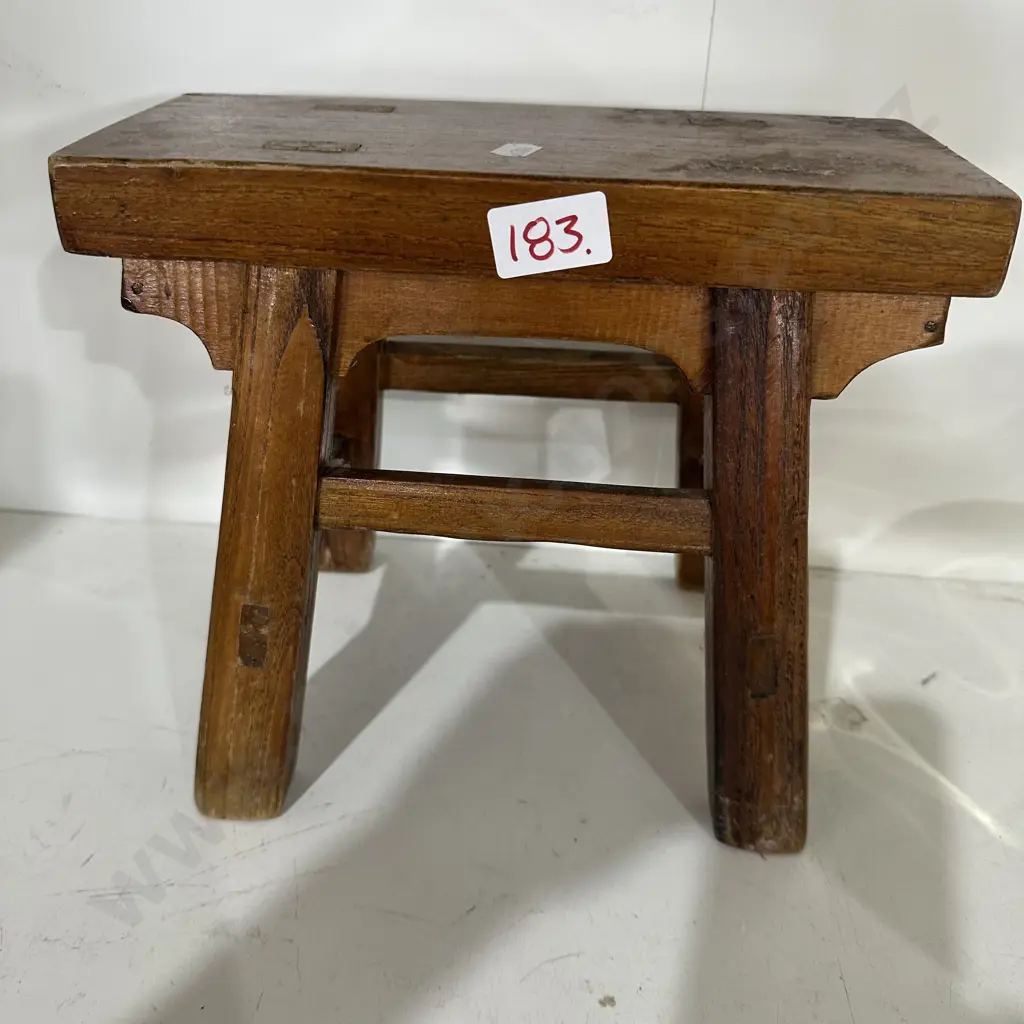 Tiny stool Image 1++