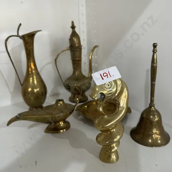 Shelf lot of brass items