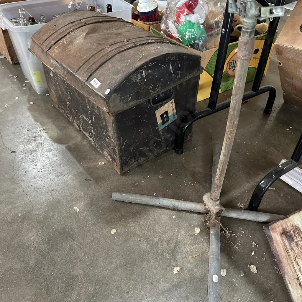 early trunk and sprinkler Image 1++