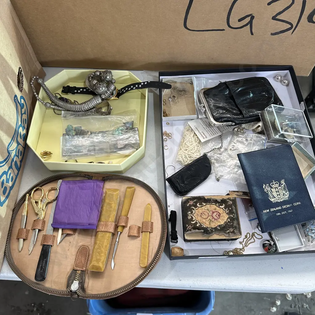 costume jewelry Image 1++