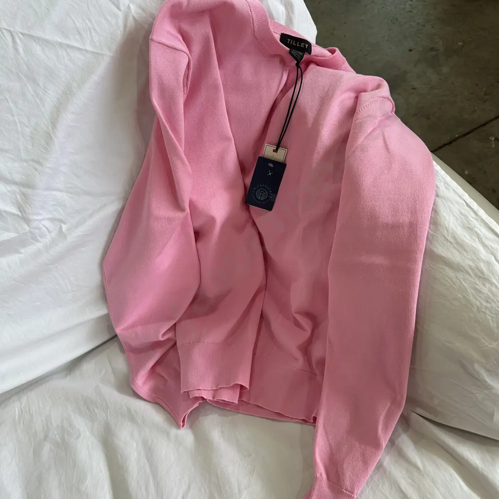 Tilley sweater XL/$299 Image 1++