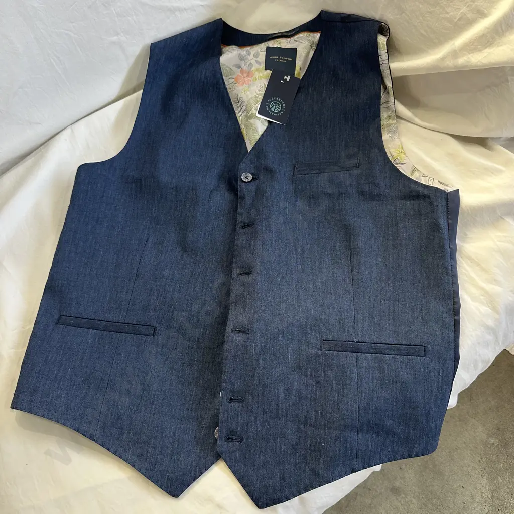 Guide London waistcoat XXL/$229 Image 1++