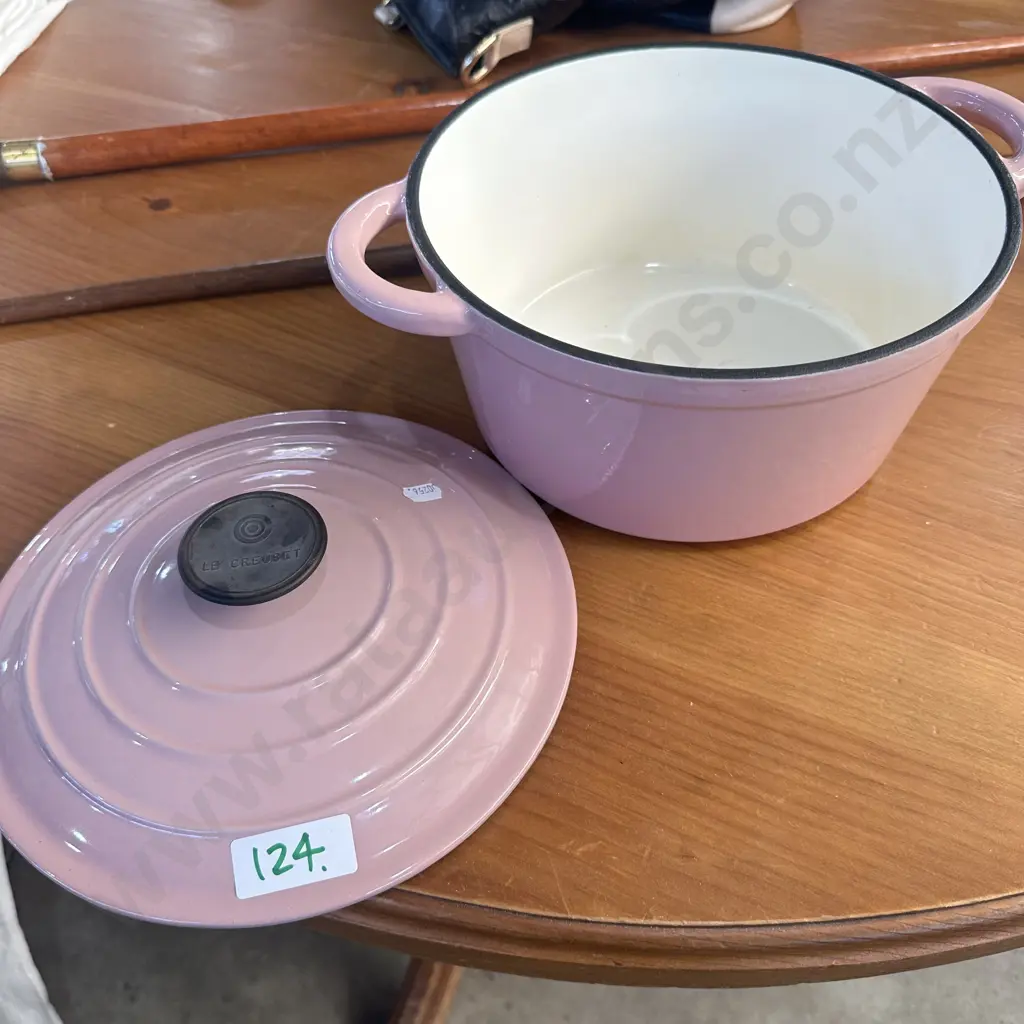Le Creuset cast iron pot 24cm excellent condition Image 1++