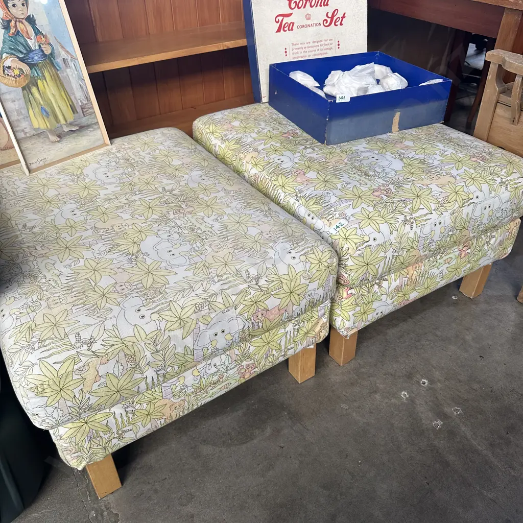 Pair foot rests Image 1++