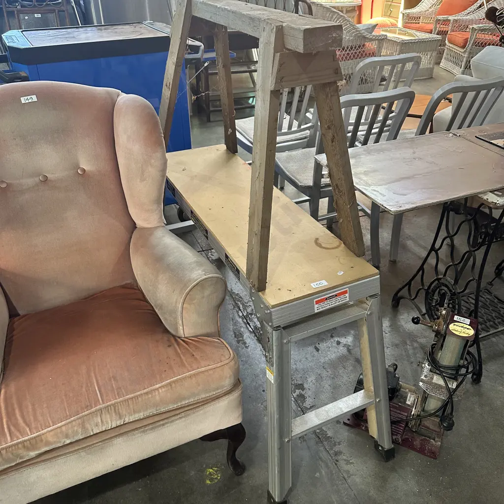 Platform and saw horse. Image 1++