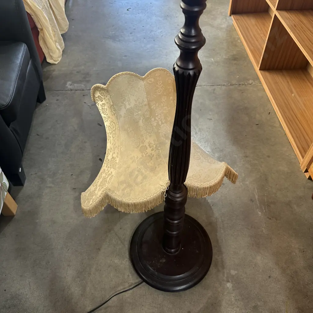 Standard lamp and shade (needs repair) Image 1++