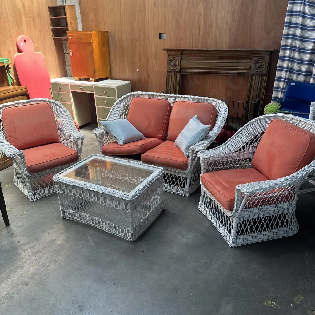 Very tidy wicker 3pc patio suite inc coffee table Image 1++