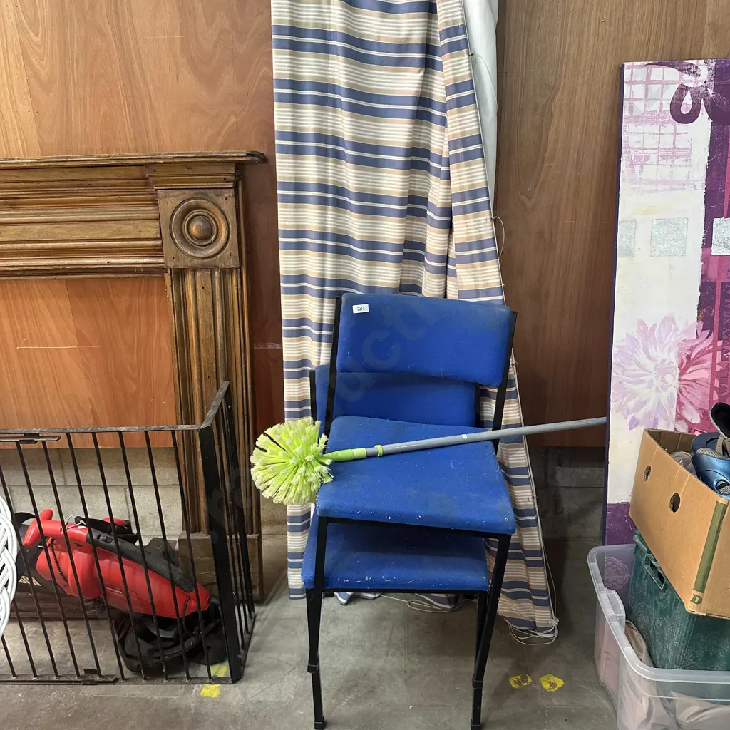 2 chairs, brush and blind Image 1++