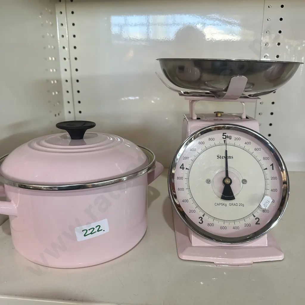 Le Creuset and scales. Image 1++