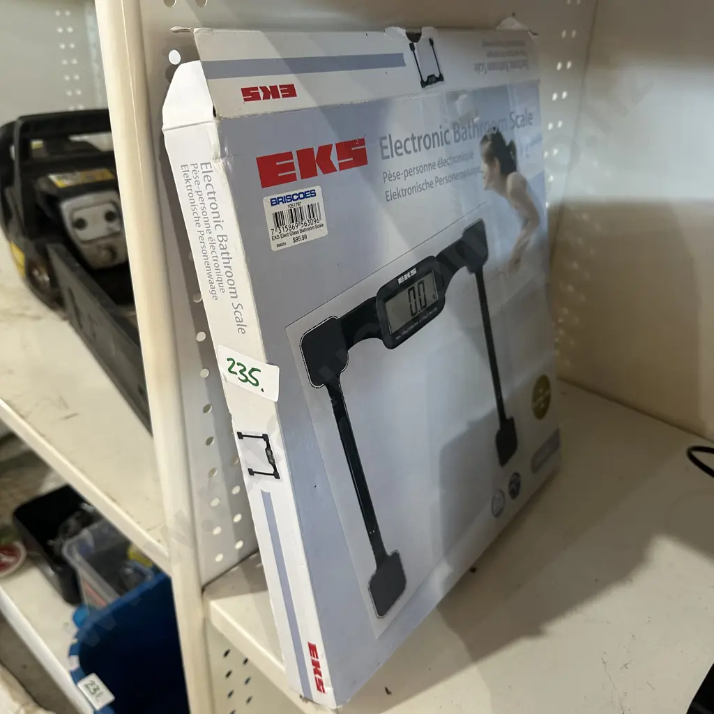 Boxed Electronic bathroom scale. Image 1++