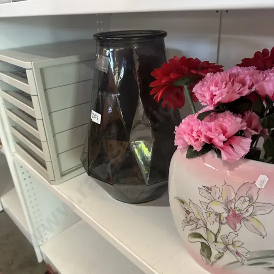 Vases, flowers, file
