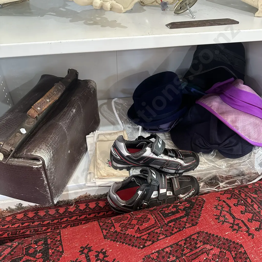 Doctors bag, hats and linen, cycle shoes Image 1++
