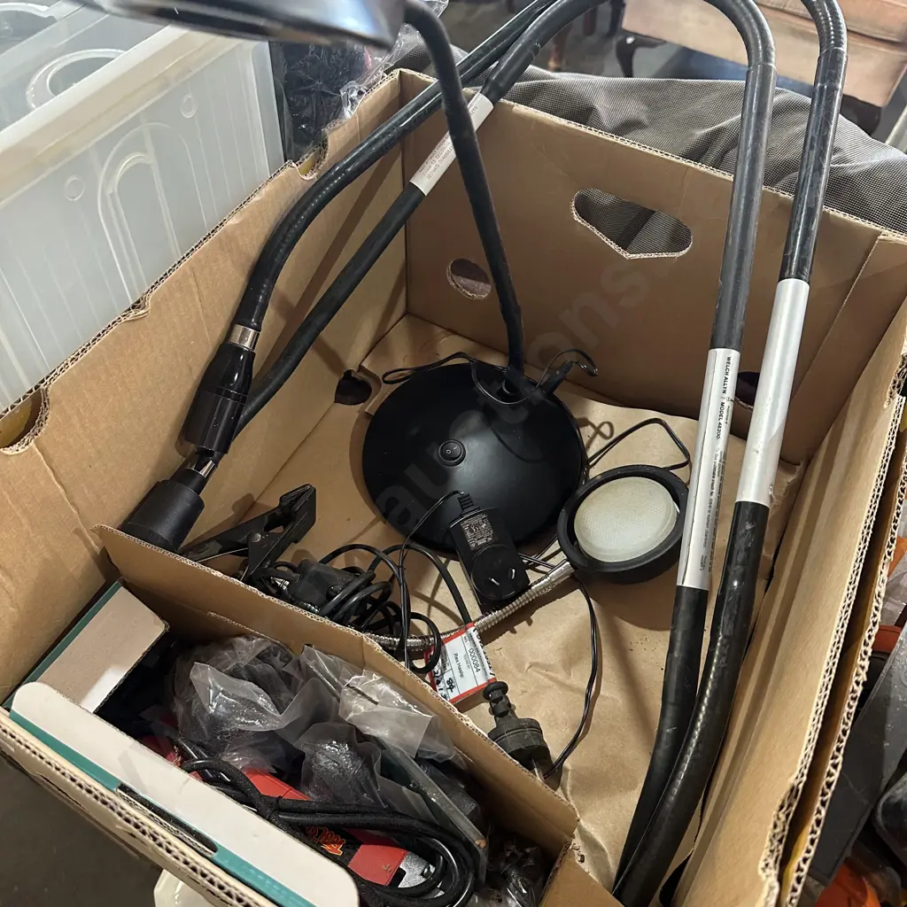 Lights and multi function tool. Image 1++