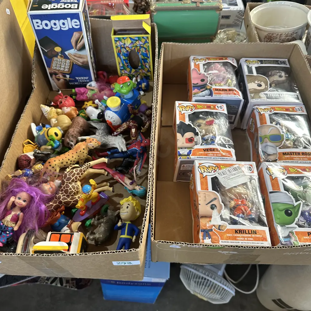 Two boxes collectable toys. Image 1++