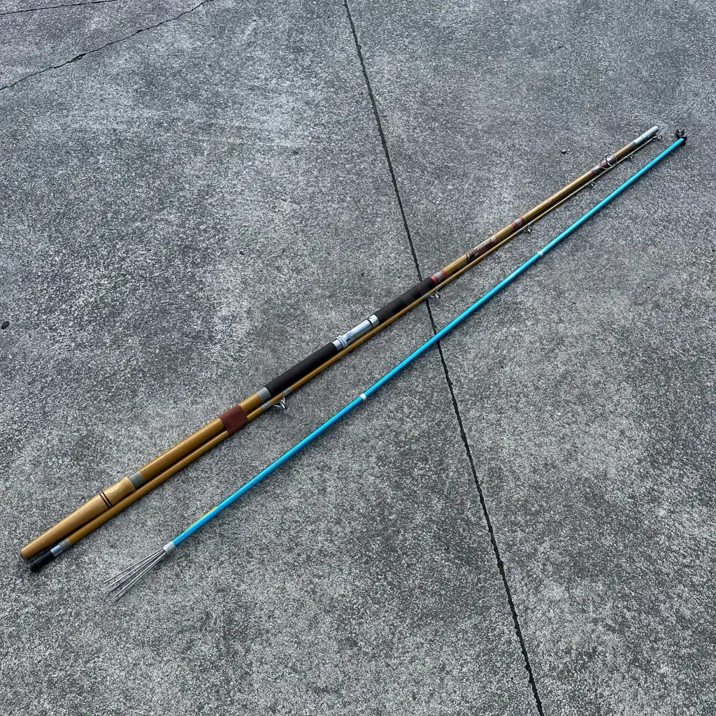 Vintage surfcaster excellent condition & spear Image 1++