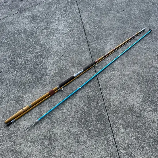 Vintage surfcaster excellent condition & spear