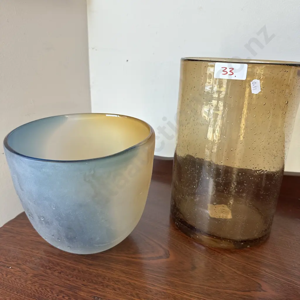 2 glass vases Image 1++