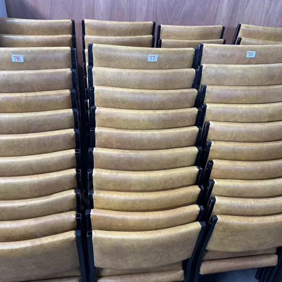 Set of 20 stackable chairs