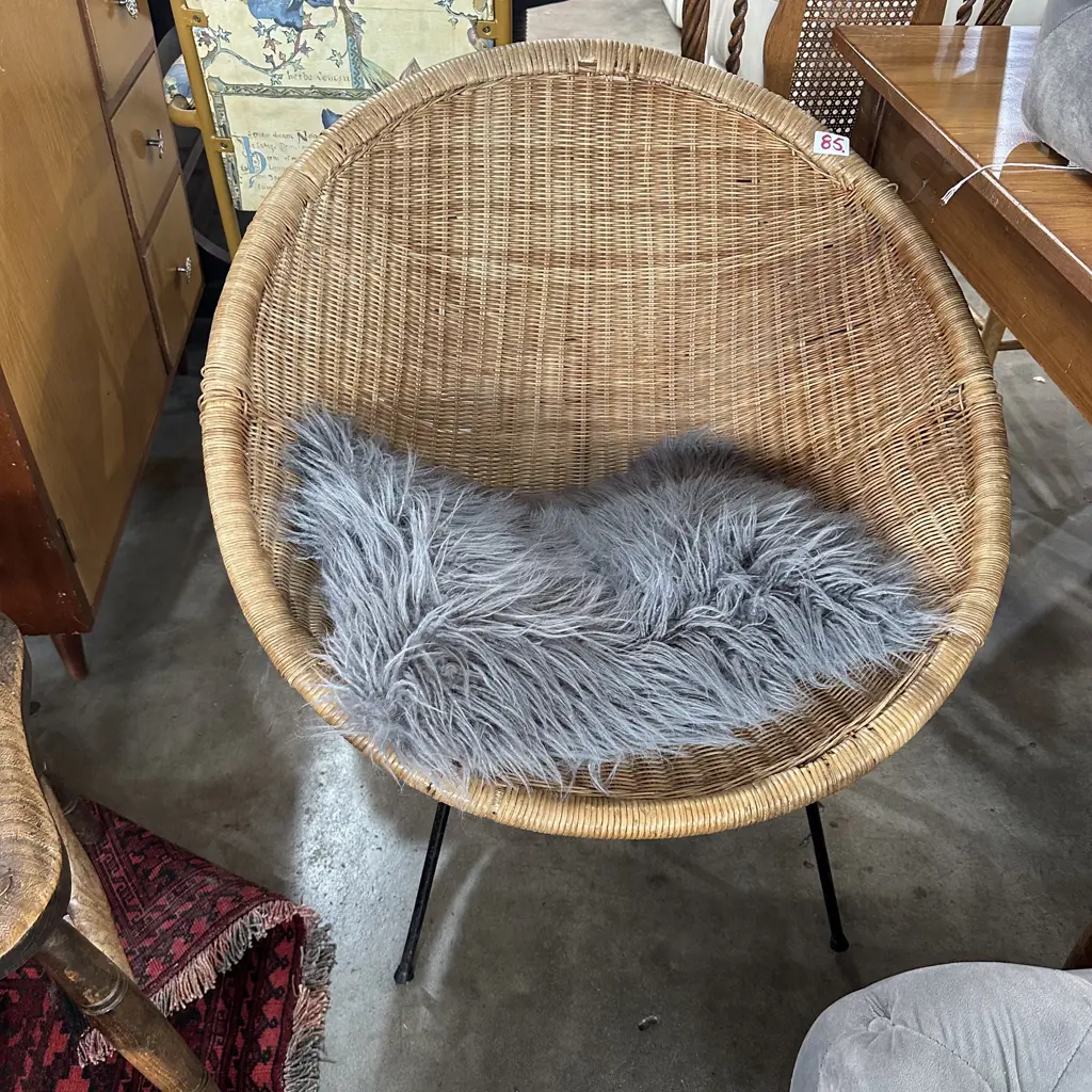 Original Wicker coolie chair (some damage) Image 1++