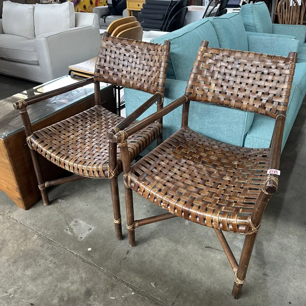 Pair chairs Image 1++