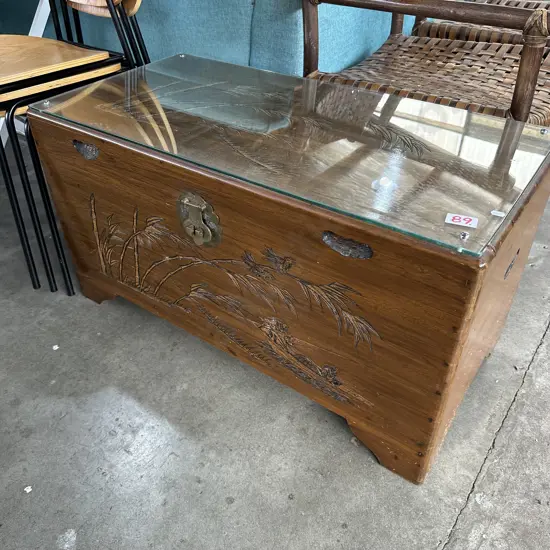 Blanket box with glass top