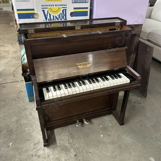 Minipiano by Kawai Gakki Seisakusho