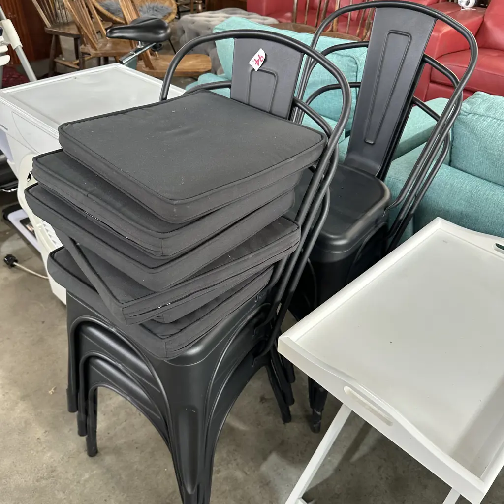 Set of 6 metal chairs and pads Image 1++
