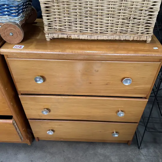 Chest of drawers