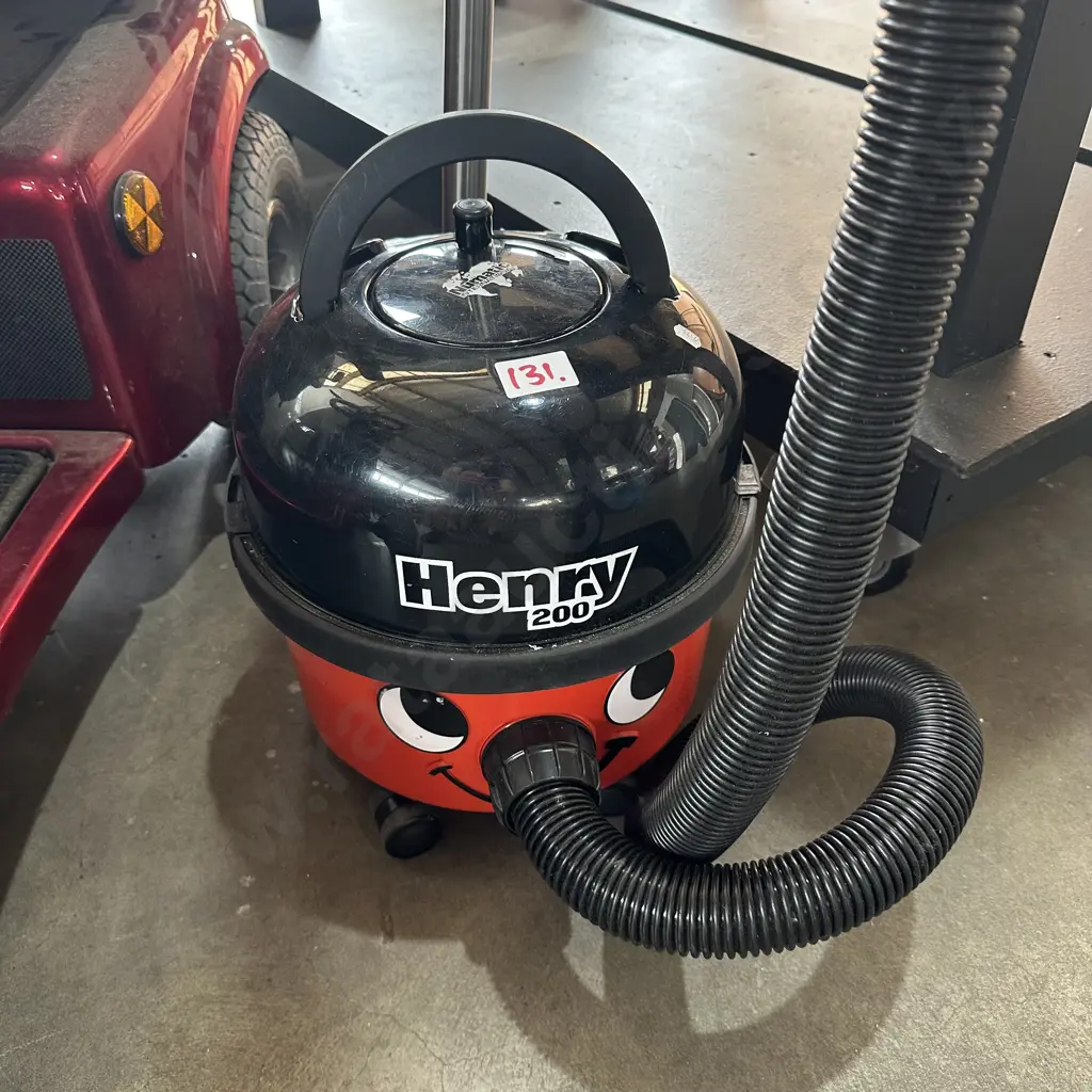 Henry 200 vacuum cleaner Image 1++