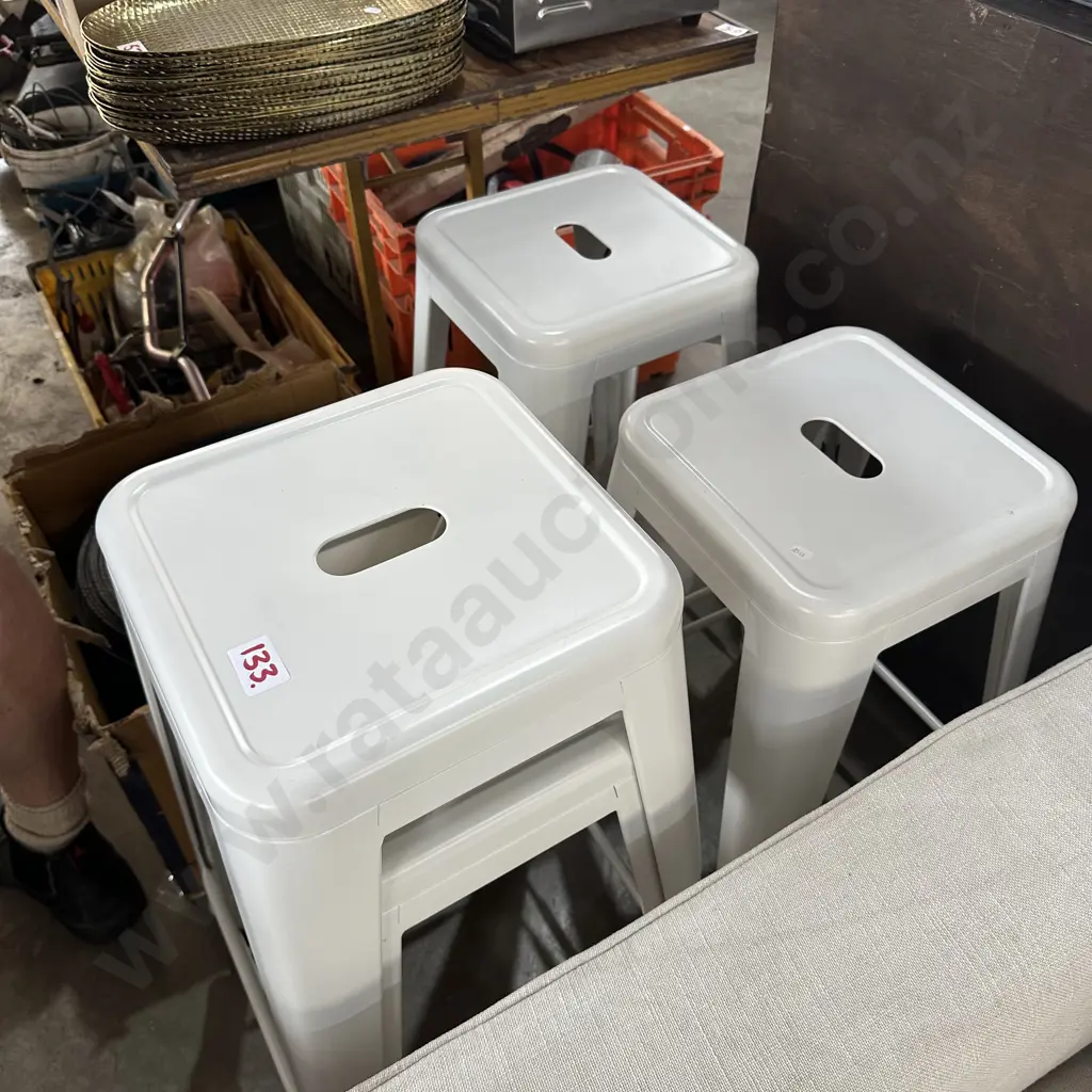 Four white bar stools Image 1++