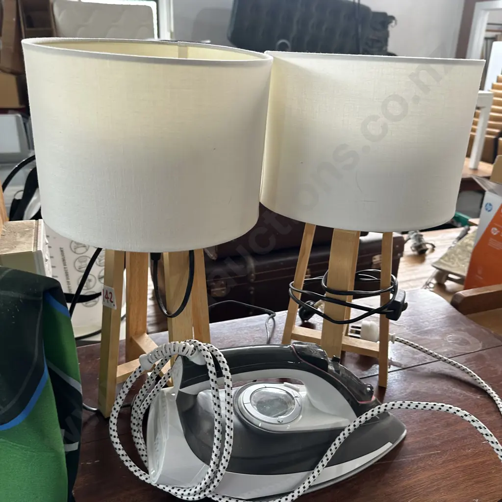 Pair of lamps and iron Image 1++