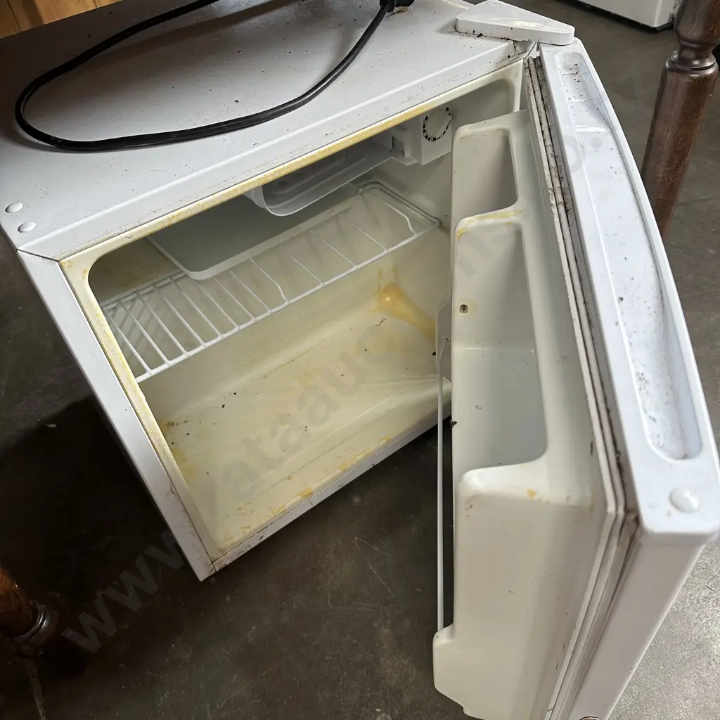 Living & co mini fridge Image 1++