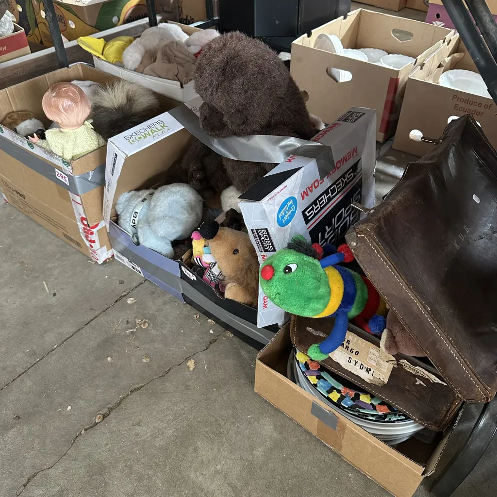 large lot soft toys etc Image 1++