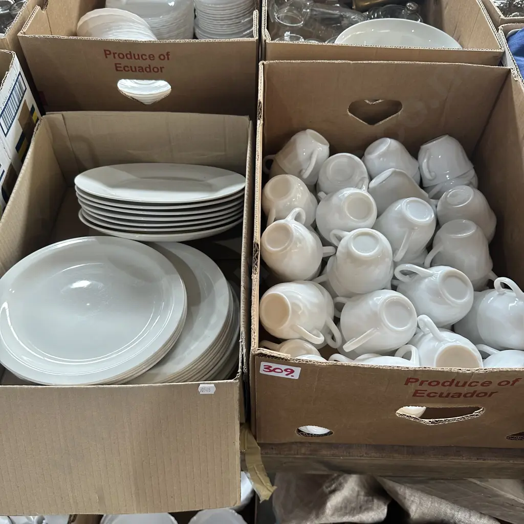 Two boxes, cups and plates. Image 1++