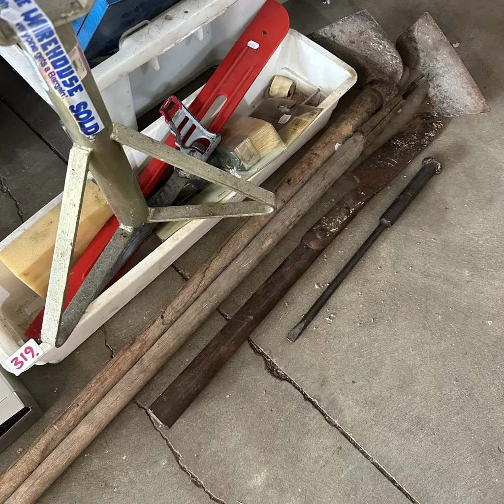 Tools, axel stand and satellite receiver, motor Image 1++