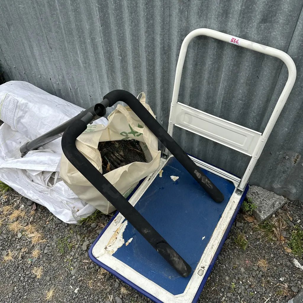 Trolley, bike rack and hinaki etc Image 1++