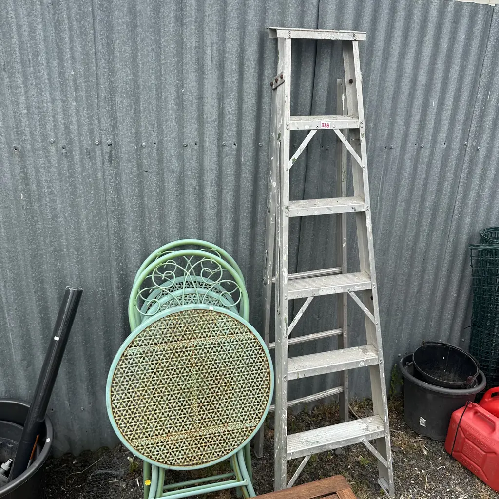 Aluminium ladder and patio set - average Image 1++