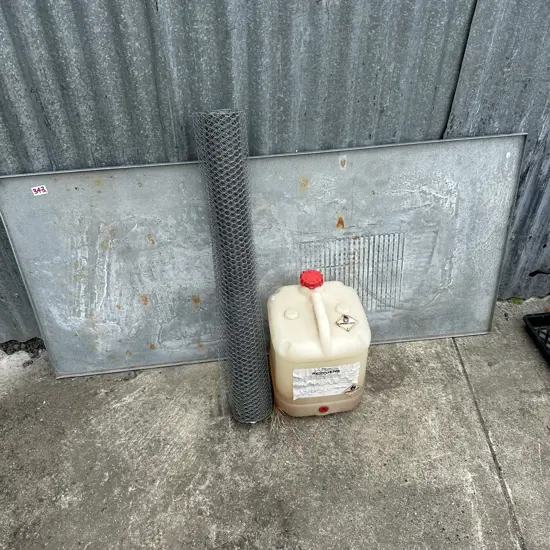 Large metal tray 1500mmx700mm, kerosene, and chicken wire