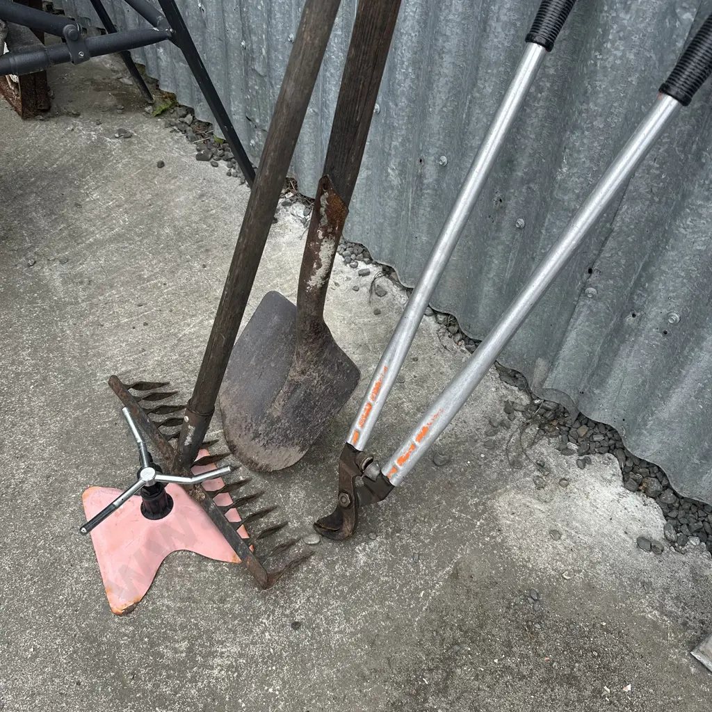 Shovel, rack, loppers, sprinkler Image 1++