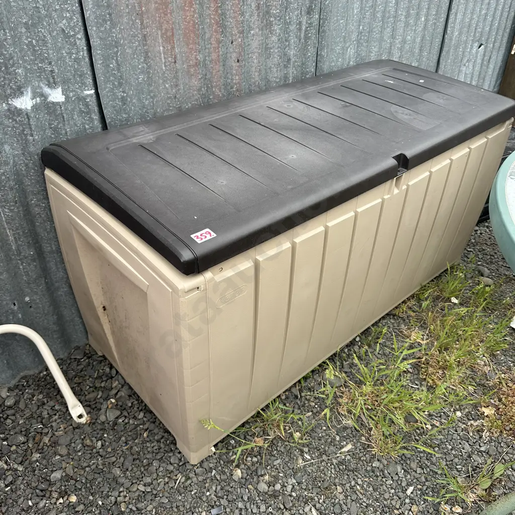 large plastic storage box Image 1++