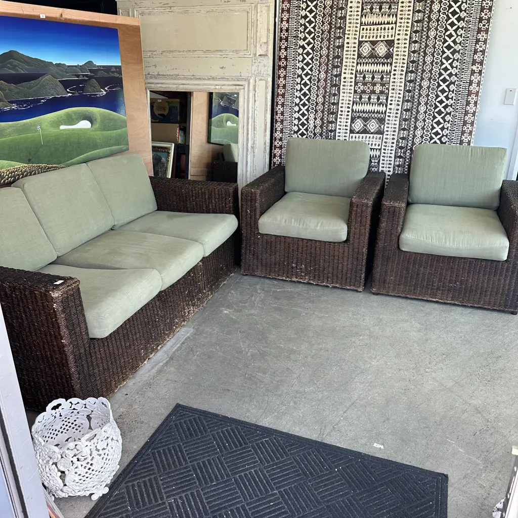 Well used Seagrass patio suite Image 1++