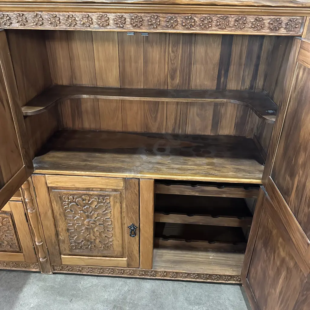 Hand carved drinks cabinet by Tony Greaves woodcarver & sculptor 2400 x 500 x 1450 Image 1++