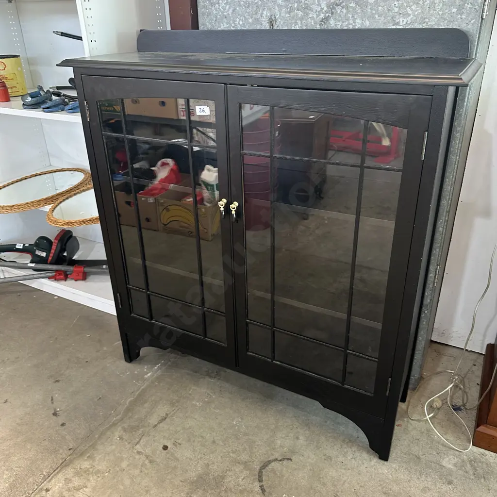 Laquared oak display case Image 1++