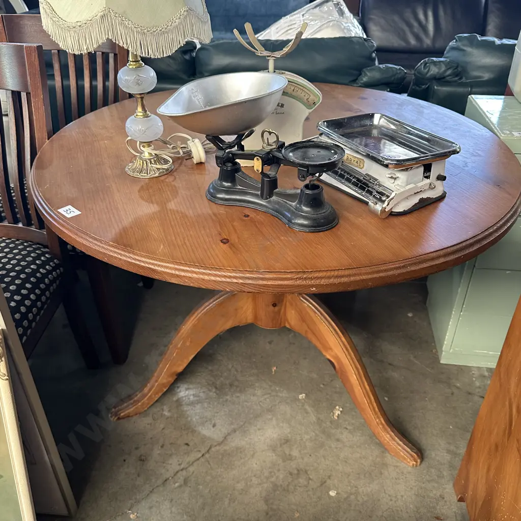 Pine breakfast table Image 1++