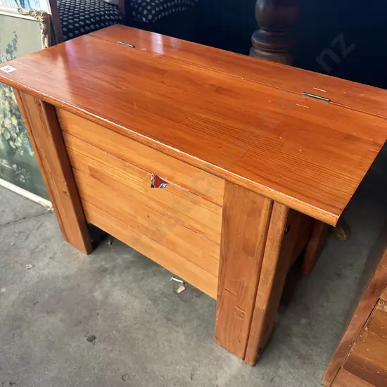 Pine storage box