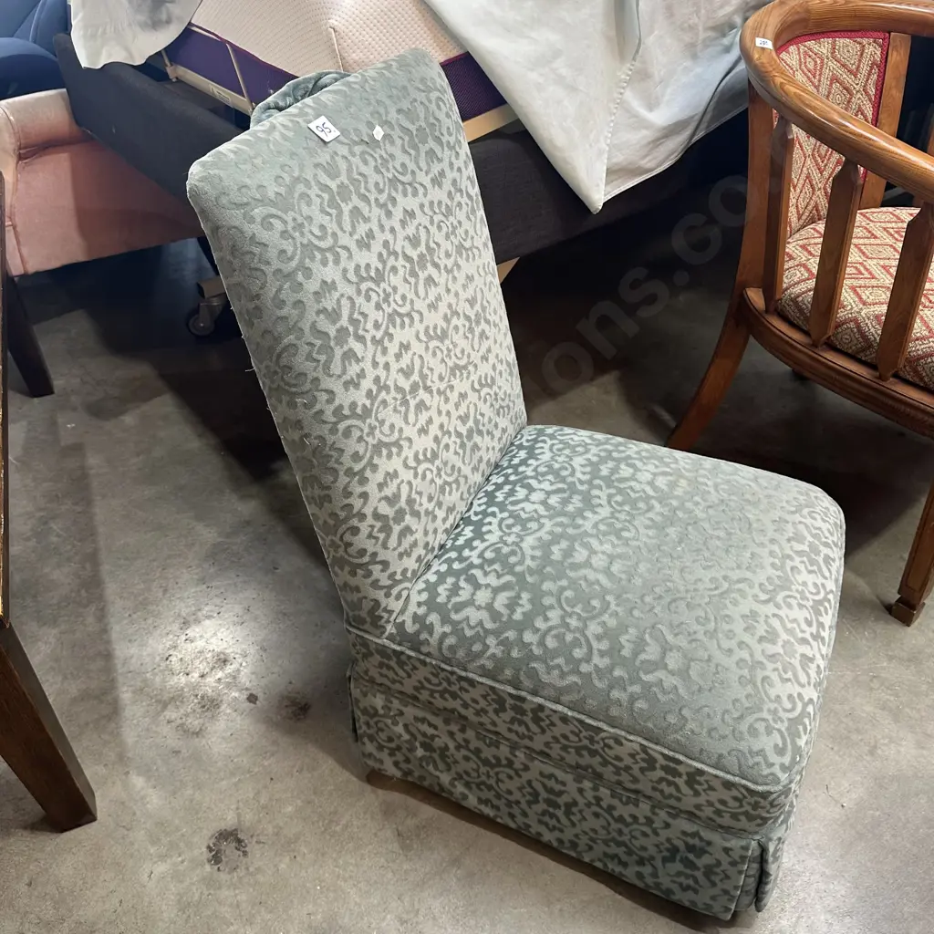 bedroom chair on bun feet Image 1++