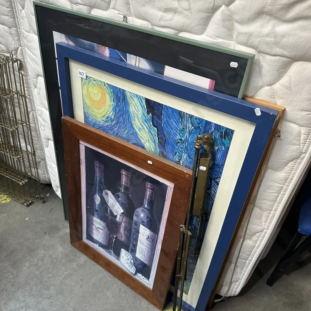 pictures and music stand Image 1++