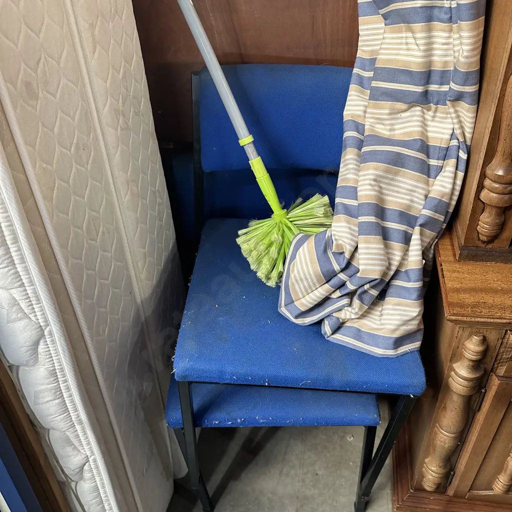 Pr chairs, brush and blind Image 1++